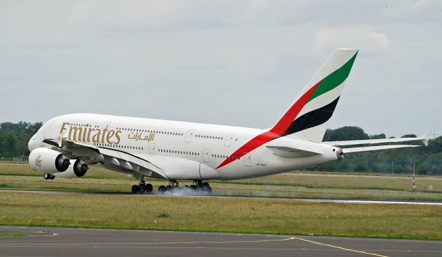 Airbus A380-800 (A6-EEG) - touchdown at DUS/EDDL RWY 23L, 07.jun 2022