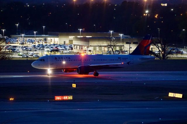 Airbus A320 (N336NW)