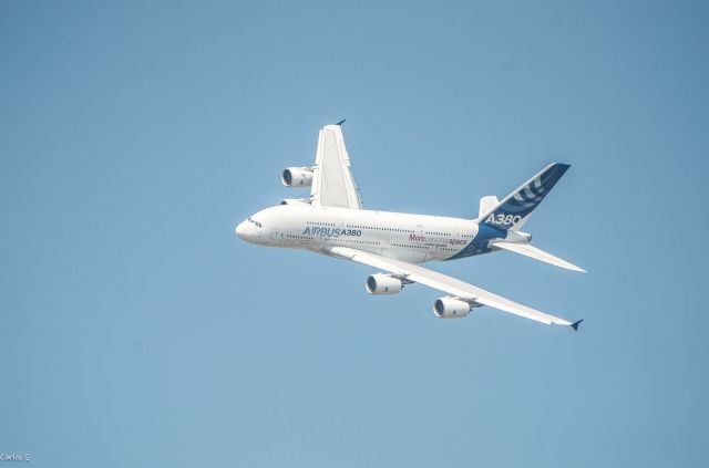 Airbus A380-800 —