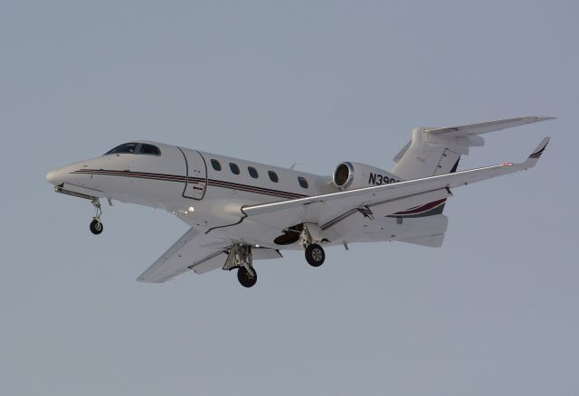 Embraer Phenom 300 (N390QS)