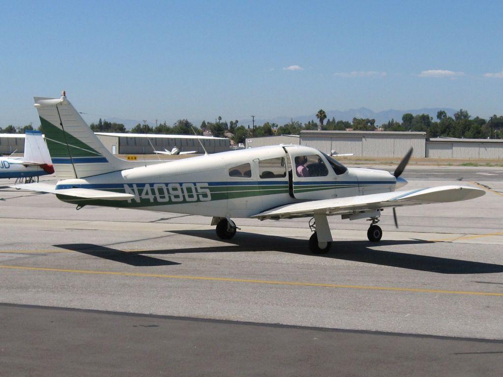 Piper Cherokee Arrow (N40905) - TAXIING AT FULLERTON