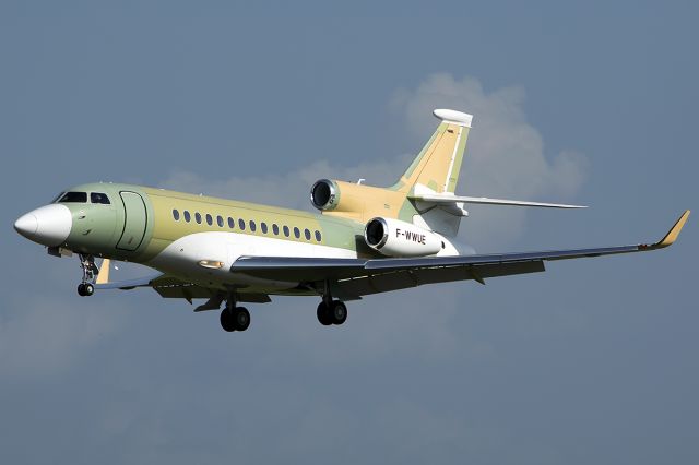 Dassault Falcon 7X (F-WWUE) - Test flight from the Dassault Aviation Facilities.