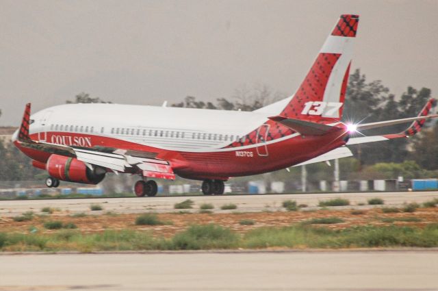 BOEING 737-300 (N137CG) - Coulson Aviation 737-300 landing at San Bernardino