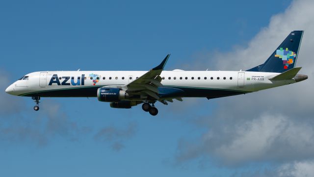 Embraer ERJ-190 (PR-AXR)