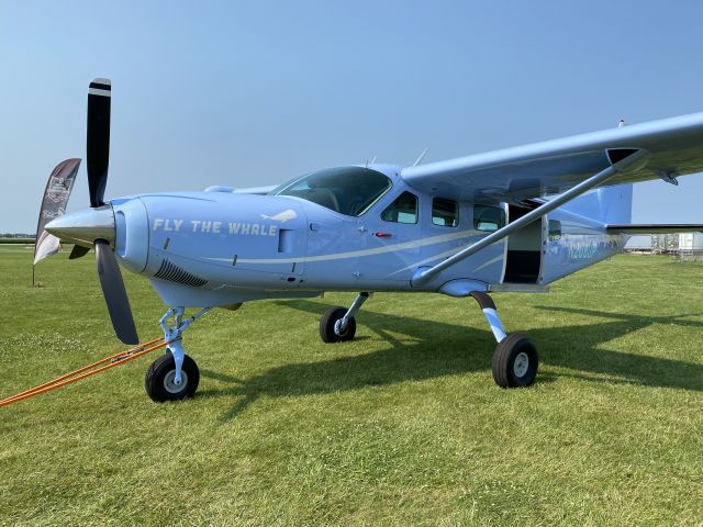 Cessna Caravan (N208JP) - This photo was taken the day JP arrived at Chicagoland Skydiving Center in Rochelle, IL. This aircraft was formerly owned by Jimmy Buffett (N208JB)