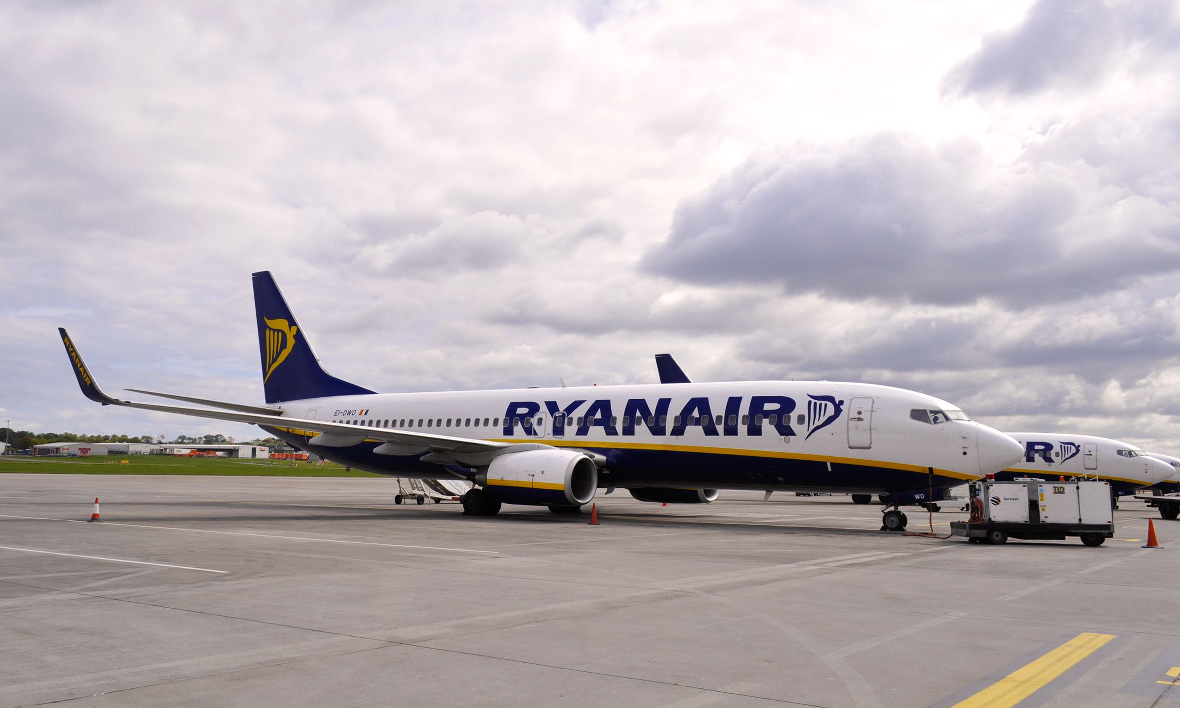 Boeing 737-800 (EI-DWO) - Ryanair Boeing 737-8AS EI-DWO in Edinburgh Airport