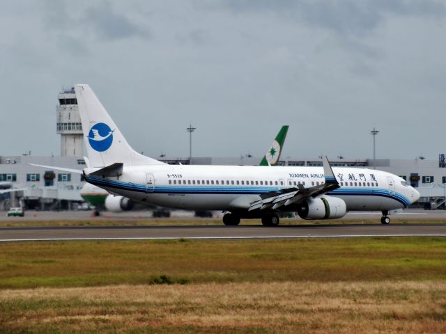 Boeing 737-800 (B-5528)