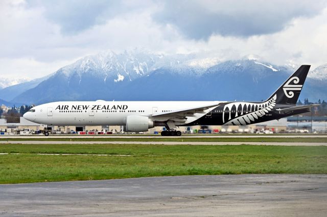 BOEING 777-300ER (ZK-OKO)