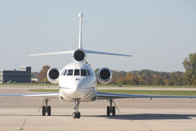 Dassault Falcon 900 (N720ML) - In for the Green Bay Packers vs. St. Louis Rams.