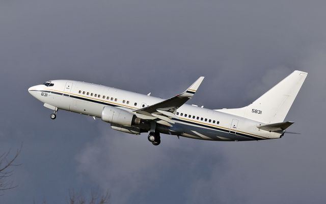 Boeing 737-700 (16-5831) - "convoy4481" usn c-40a 165831 dep shannon 4/12/17.