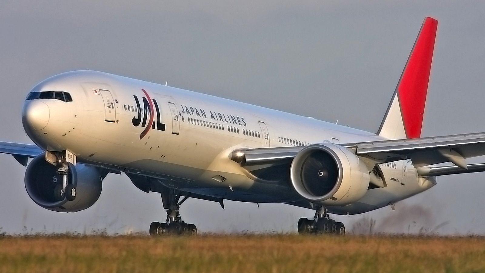 BOEING 777-300 (JA732J) - Landing south runway. View from Concorde Memorial.