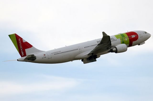 Airbus A330-200 (CS-TOP)