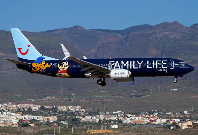 Boeing 737-800 (OO-JAF)