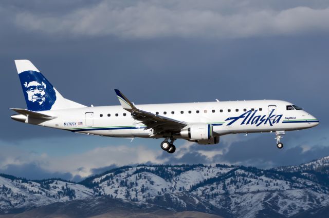 Embraer 175 (N176SY) - A Brand new E175 for SkyWest landing to complete her delivery flight, Full Photo: a rel=nofollow href=http://www.airliners.net/photo/Alaska-Airlines-SkyWest/Embraer-175LR-ERJ-170-200LRhttp://www.airliners.net/photo/Alaska-Airlines-SkyWest/Embraer-175LR-ERJ-170-200LR/a)/2769953/L/&sid=cf7548234f60606f7bde1186b498993d