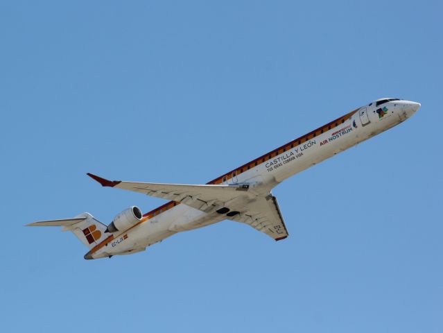 Bombardier CRJ-1000 (EC-LJX)