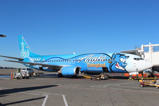 BOEING 737-400 (N706AS) - Just arrived in Seattle Via Spokane and an Alaska Airlines -8 Q400