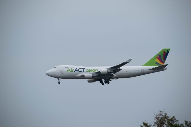 Boeing 777-200 (TC-ACM) - Landing