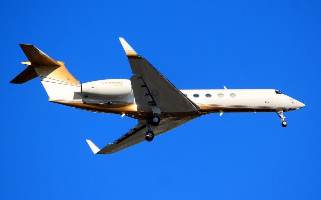 Gulfstream Aerospace Gulfstream V (N500RH) - Gulfstream G-V on final for 2L at Nashville