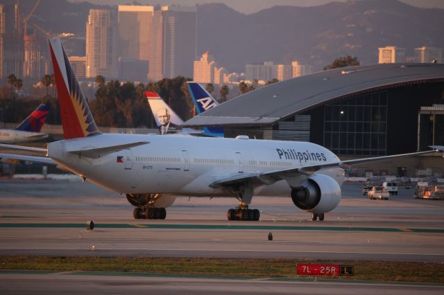 BOEING 777-300ER (RP-C7773)