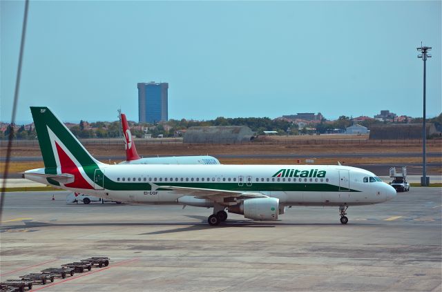 Airbus A320 (EI-DSF)