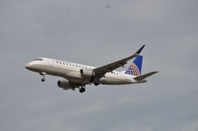 Embraer 175 (N85354)