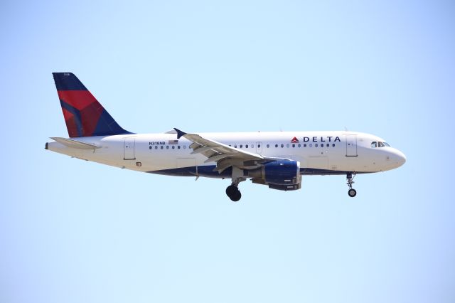 Airbus A319 (N318NB)