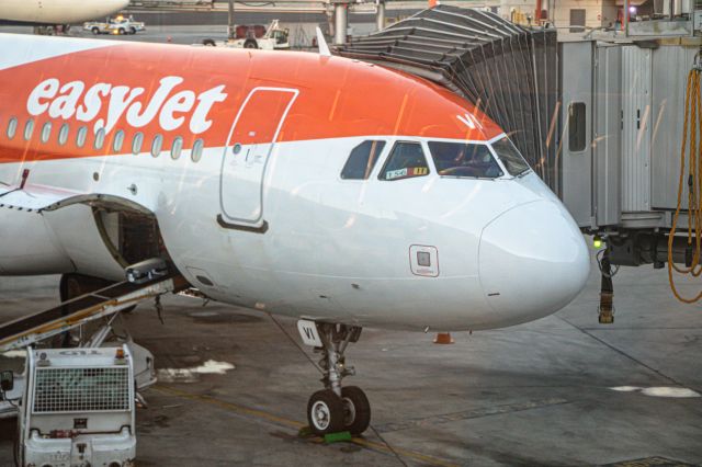 Airbus A320 (OE-IVI)
