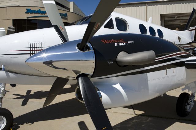 Beechcraft King Air 90 (N81MV)