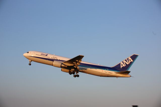 BOEING 767-300 (JA8971)