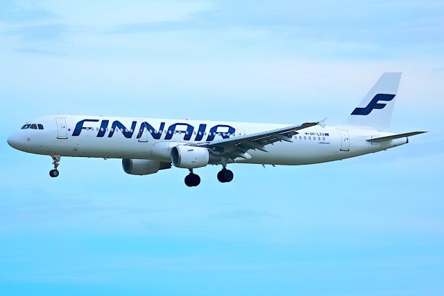 Airbus A321 (OH-LZA)