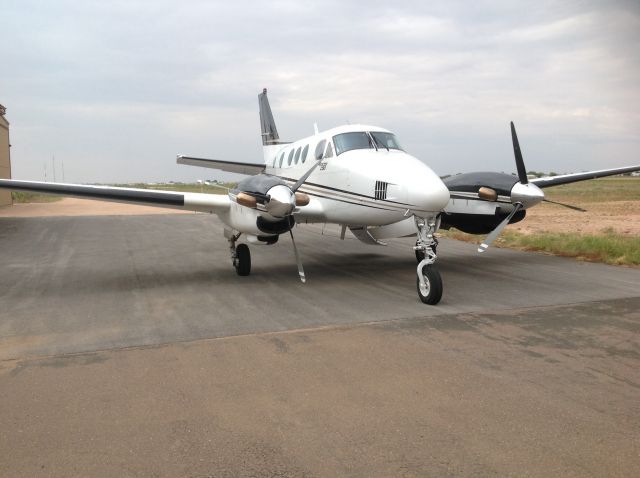 Beechcraft King Air 90 (N121P)