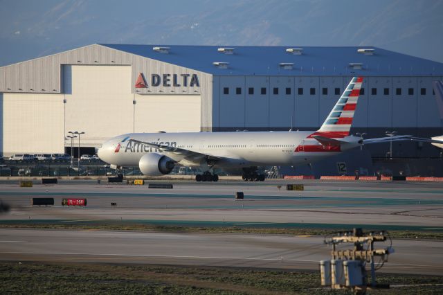 BOEING 777-300ER (N732AN)