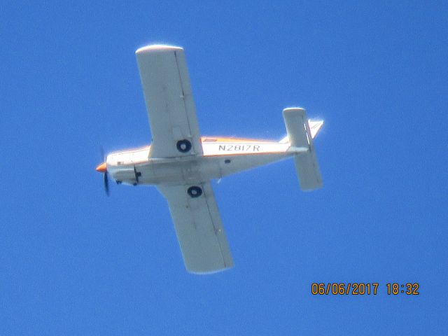 Piper Cherokee Arrow (N2817R)