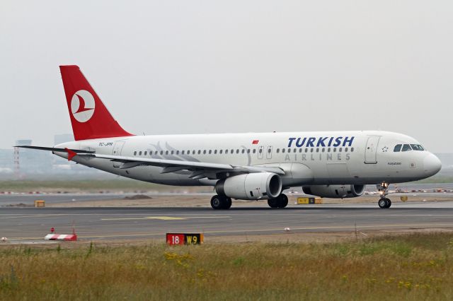 Airbus A320 (TC-JPR)