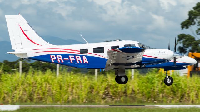 Piper Seneca (PR-FRA)