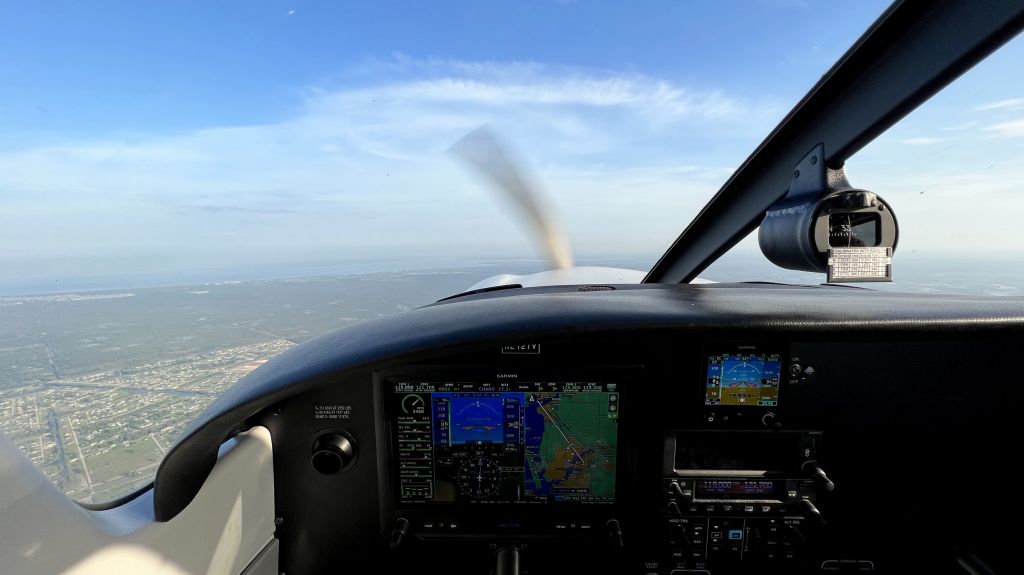 Piper Cherokee (N212TV)