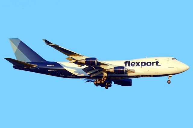 Boeing 747-400 (N485MC)