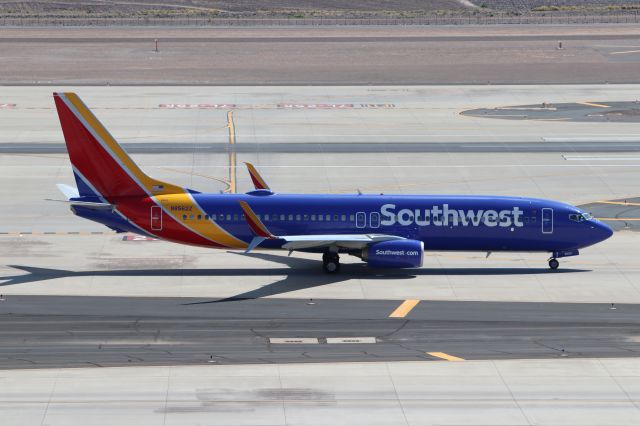 Boeing 737-800 (N8562Z)