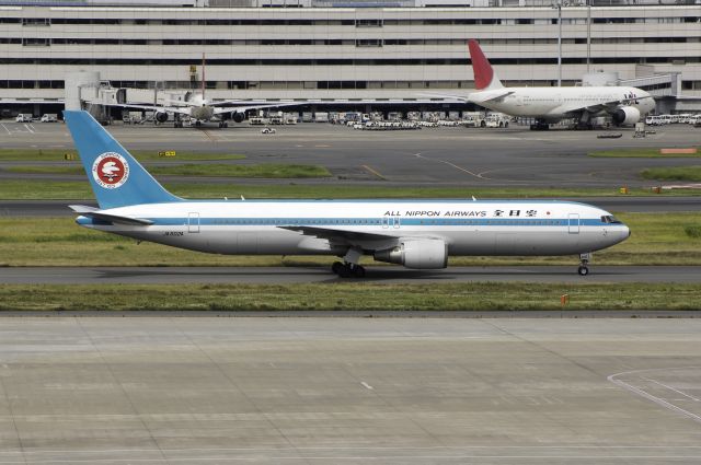 BOEING 767-300 (JA602A) - Taxing at Haneda Intl Airport on 2012/6/07 "Old  Retro c/s"