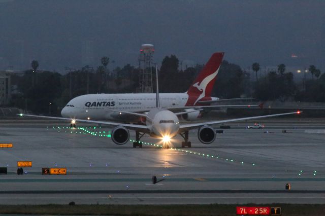 BOEING 777-200LR (N705DN)