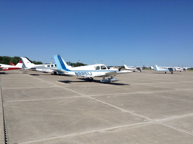 Piper Cherokee (N8851J) - Airplanes at Kump 