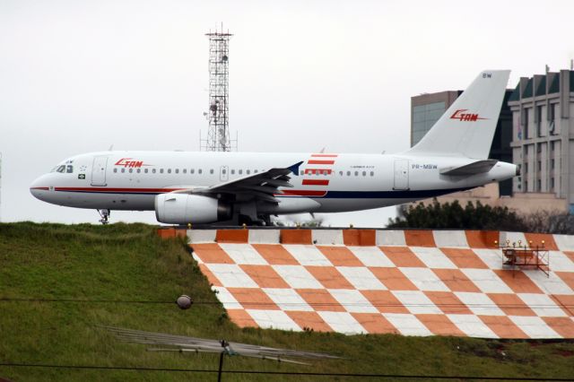 Airbus A319 (PR-MBW) - SPECIAL COLORS TAM "YEARS 70"