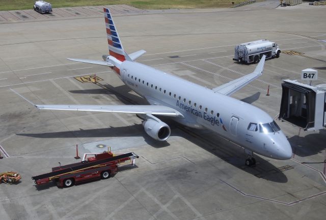 Embraer 170/175 (N252NN)