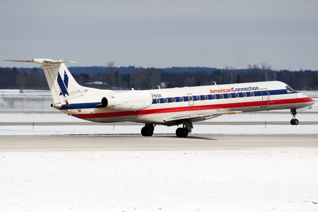 Embraer ERJ-135 (N376SK)