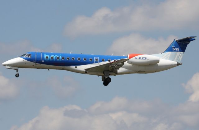 Embraer ERJ-135 (G-RJXP)