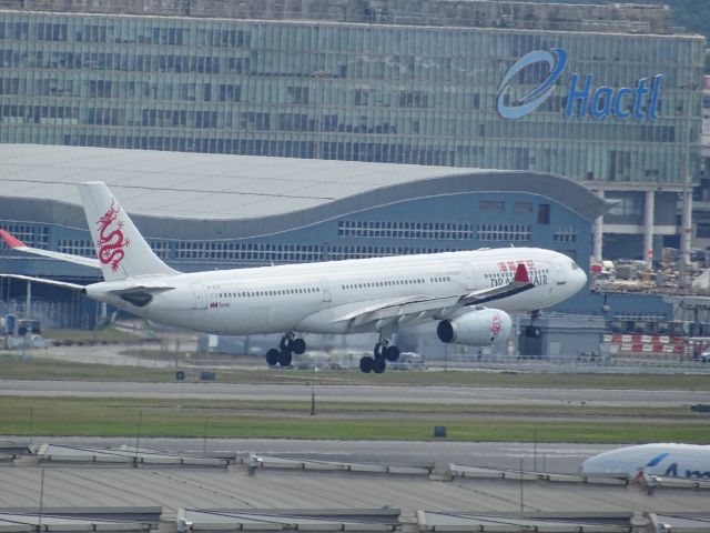 Airbus A330-300 (B-HLA)