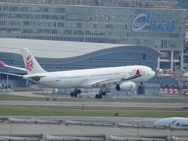 Airbus A330-300 (B-HLA)