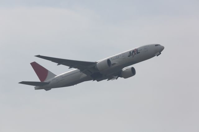 Boeing 777-200 (JA704J)