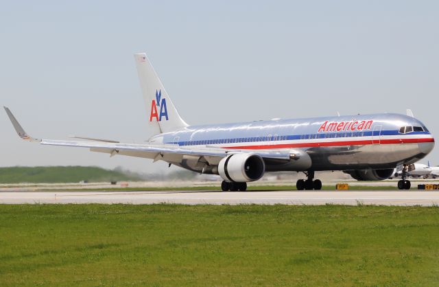 BOEING 767-300 (N362AA)