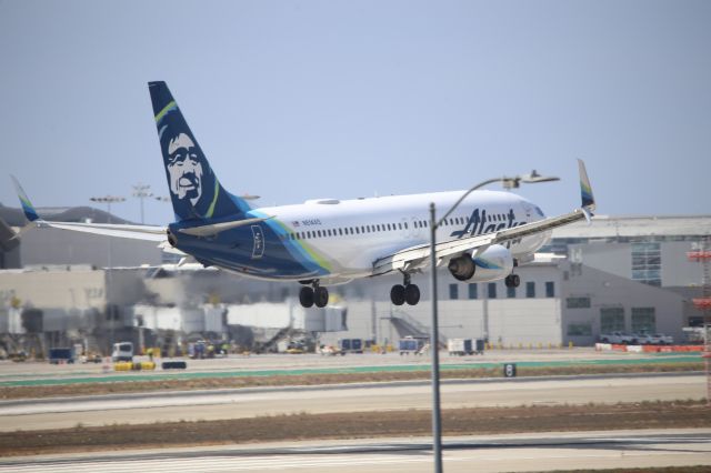 Boeing 737-800 (N514AS)